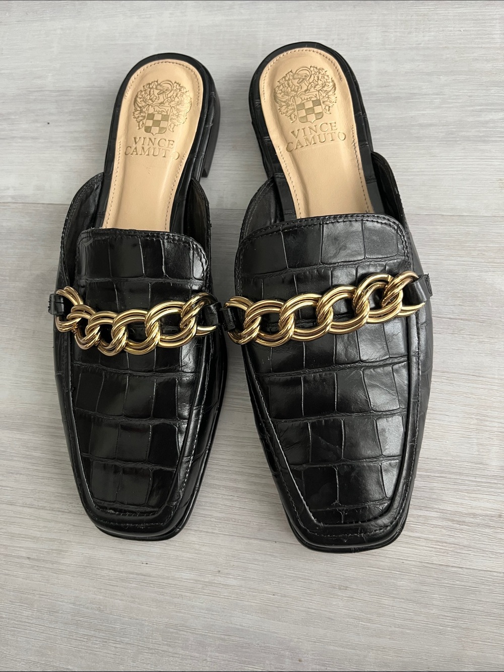 Vince Camuto Rachey Leather Croc-Embossed Loafers with Gold Chain NWOB SZ 8.5